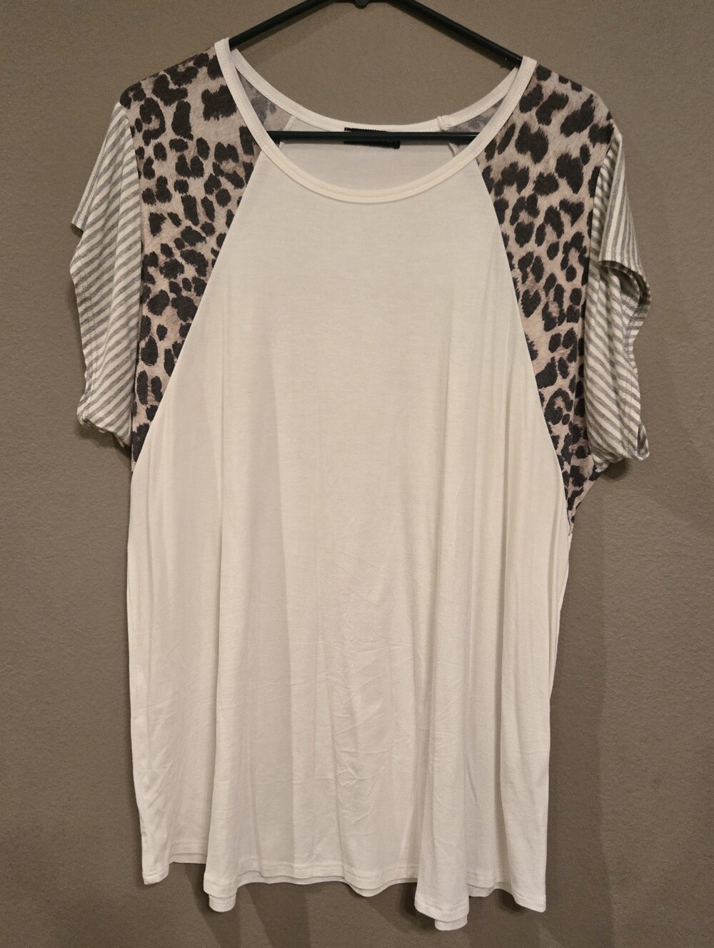 Heimish U.S.A Top with Leopard & Stripe Sleeve Detail – Size XL